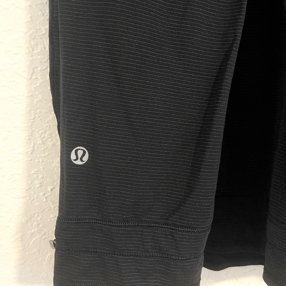 Lululemon Ta Ta Topper Tank top Black /
Groovy Stripe Nimbus - Picture 6 of 6